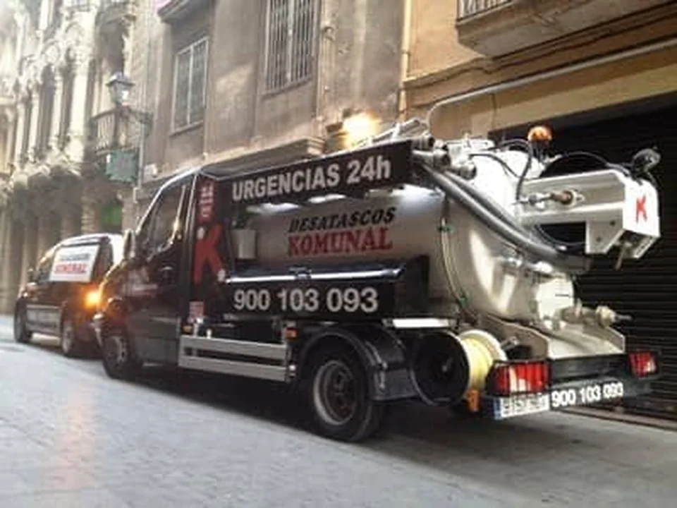 Equipo profesional de Desatascos Komunal